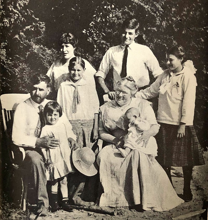 ernest hemingway family in 1915