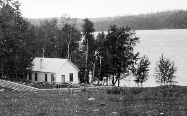 hemingway windemere cottage in walloon lake, mi